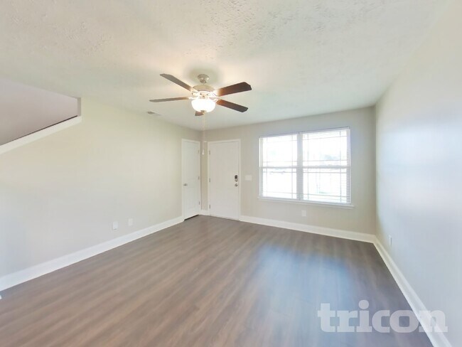 Building Photo - 642 Berry Cir