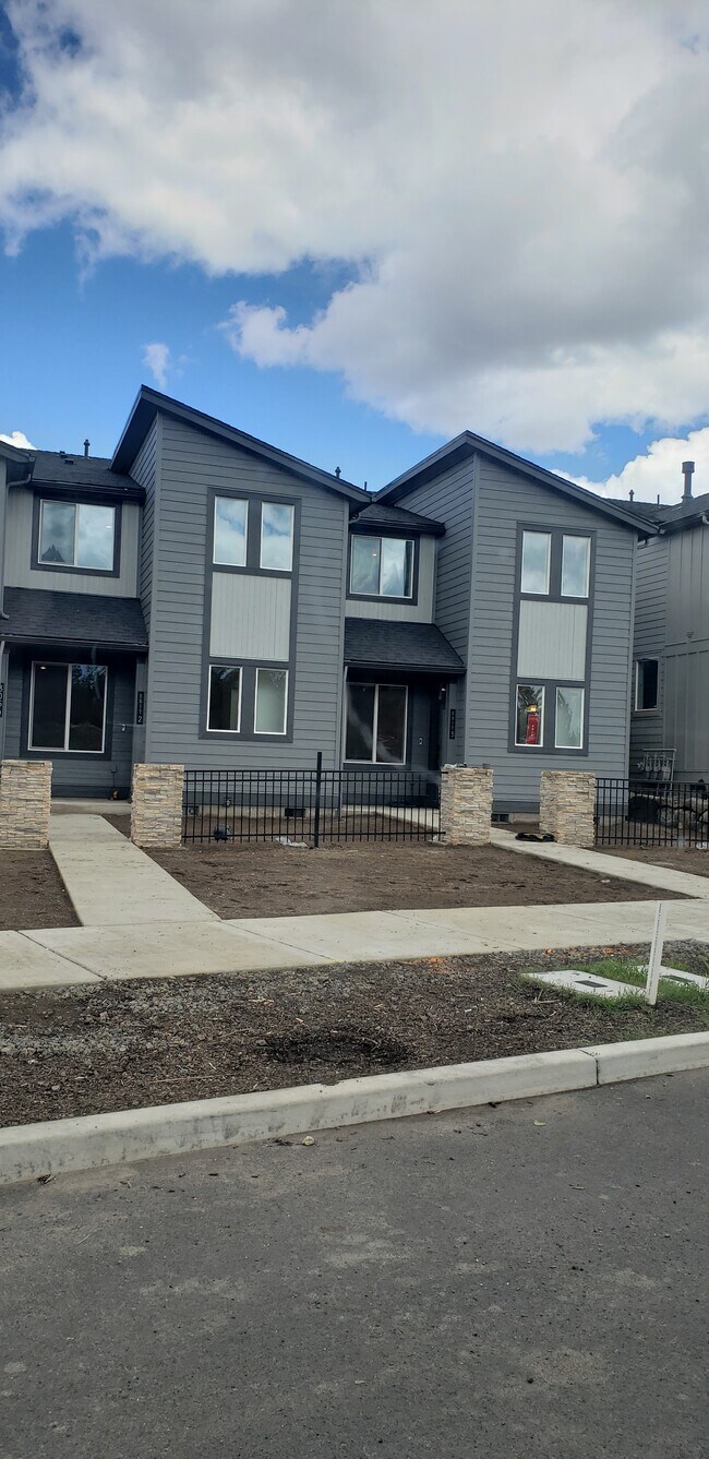 3054 NE Terreo Pl, Bend, OR 97701 Townhome Rentals in Bend OR