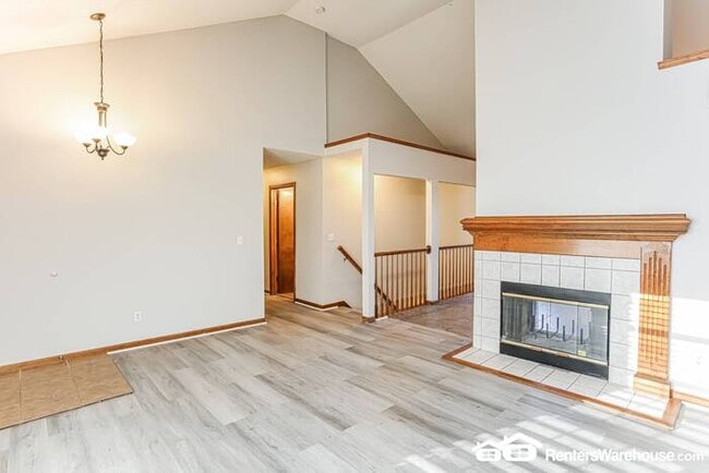 Building Photo - 3 Bed 2.5 Bath in KC North! Available July...