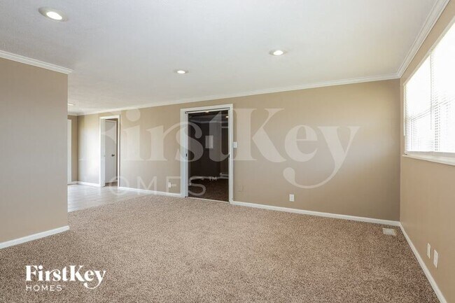 Building Photo - 9404 Granville Pl