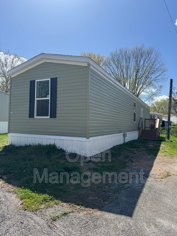 Building Photo - 2710 N Farm Rd 137