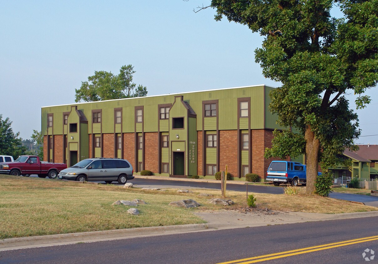 Building Photo - Summerwood Place