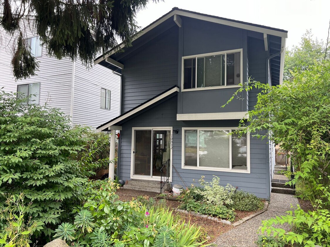 Primary Photo - Charming 2 Bed / 2 Bath Townhome in North ...