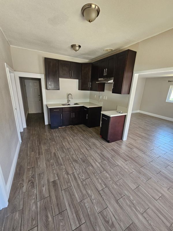 Foto principal - 12424 Broadway Ave