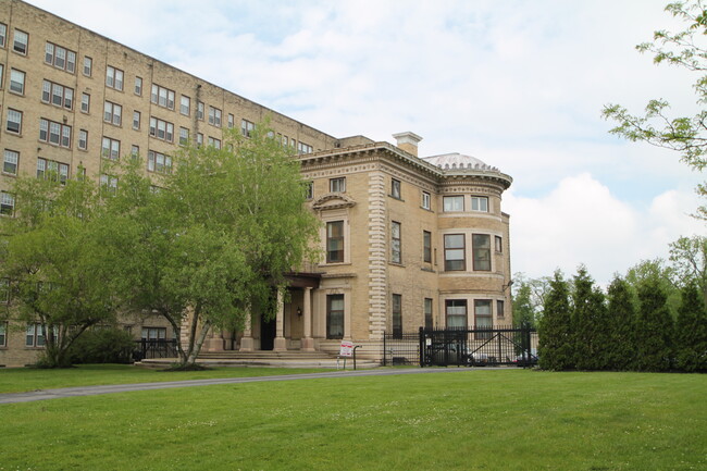 Building Photo - The Mansion