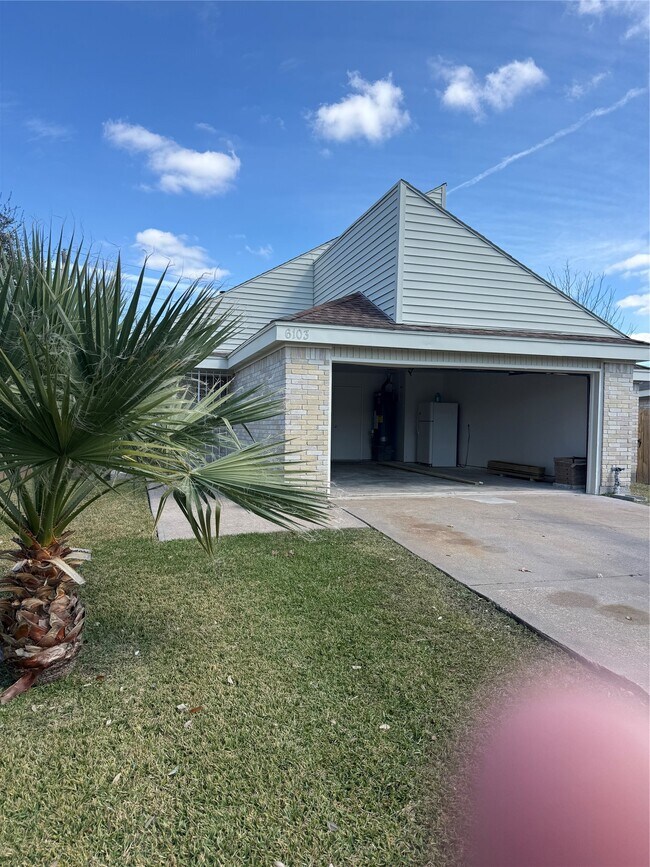 Building Photo - 6103 Linnhaven Dr