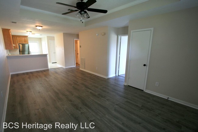 Building Photo - 901 Camellia Ct