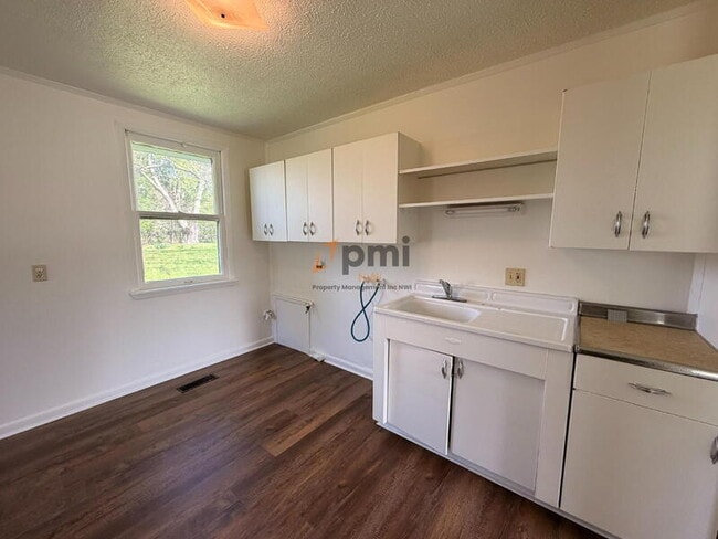 Foto del edificio - 2913 Oakdale Ave