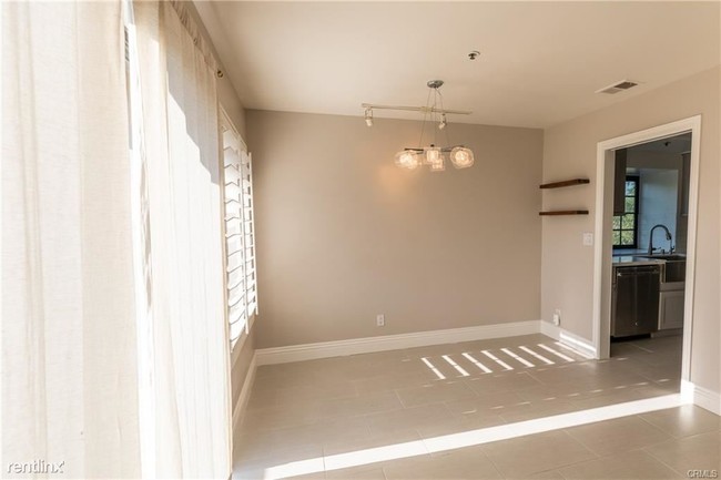 Building Photo - 2563 Plaza del Amo Plz