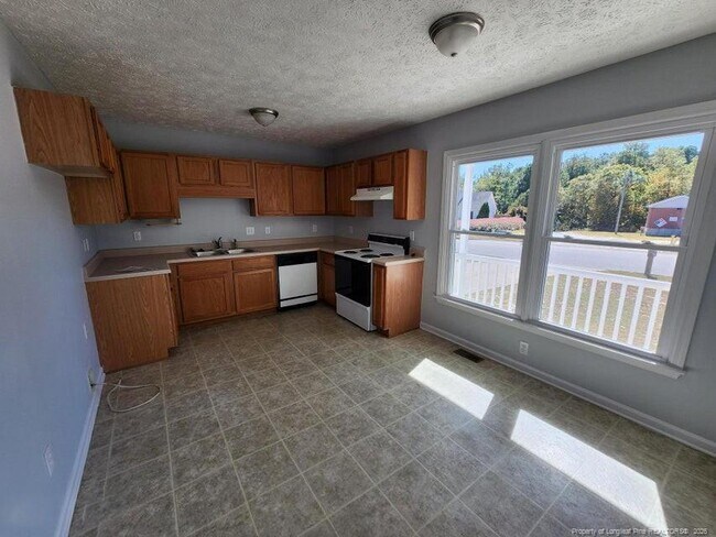 Building Photo - 3550 Lubbock Dr