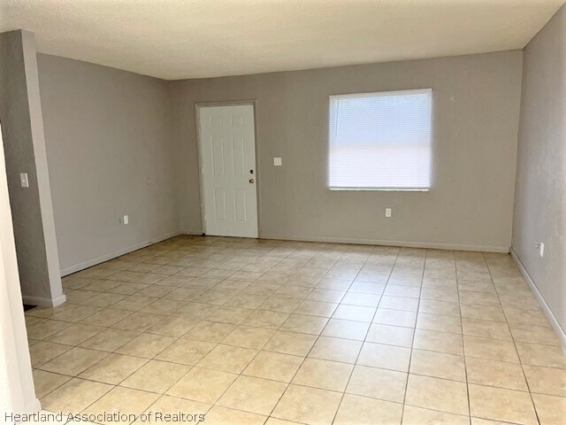 Building Photo - 483 Las Palmas Cir
