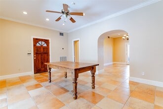 Building Photo - 3015 Caroline St