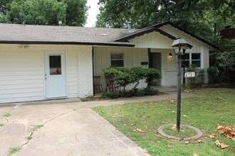 Building Photo - 3517 S Irvington Pl