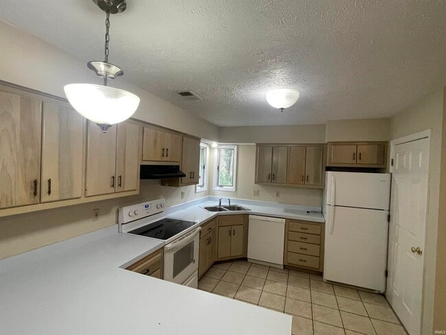 Building Photo - 1608 S Highland Ave