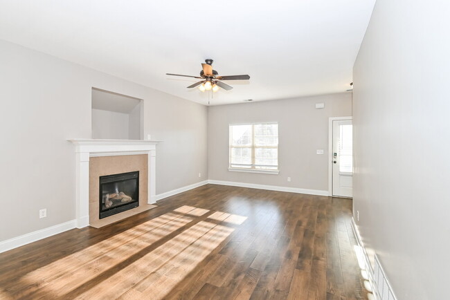 Foto del edificio - 5760 Bedford Loop W