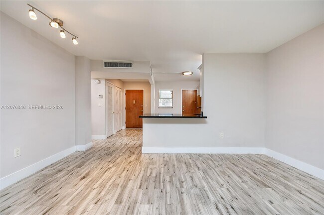 Foto del edificio - 1690 NE 191st St