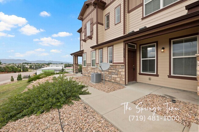 Building Photo - STYLISH & SPACIOUS 2BD TOWNHOME IN STETSON...