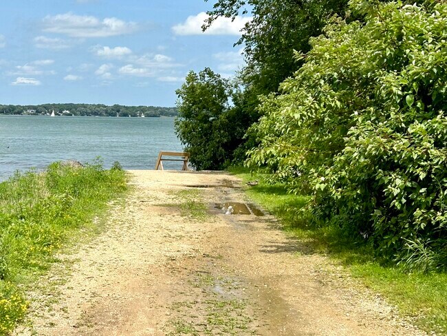 Building Photo - 5722 Lake Mendota Dr