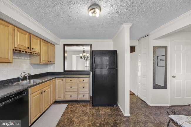 Building Photo - 8123 Steeple Chase Ct