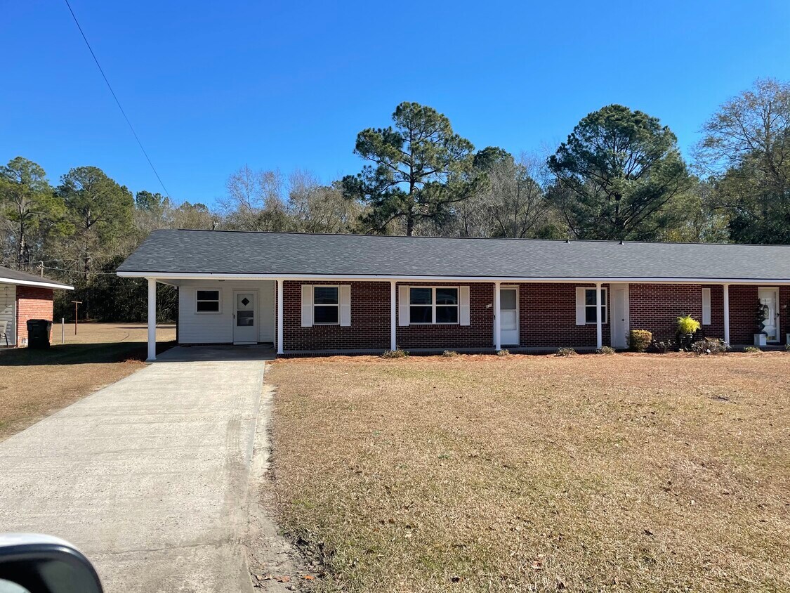 111 Adamson Ave Unit 111, Glennville, GA 30427 Apartments in