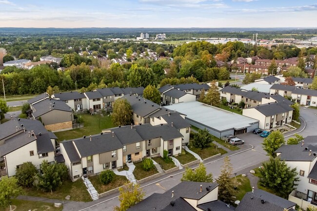 Building Photo - Beaconwood Village Townhomes