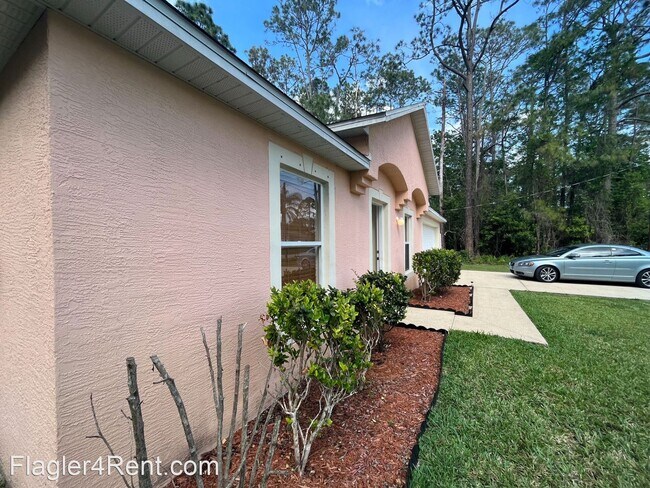 Building Photo - 3 br, 2 bath House - 16 Reine Place