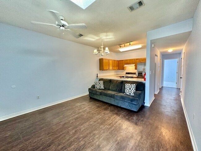 Foto del edificio - 1828 Whispering Oaks Ln