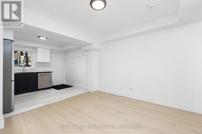 Building Photo - 633 Ossington Ave