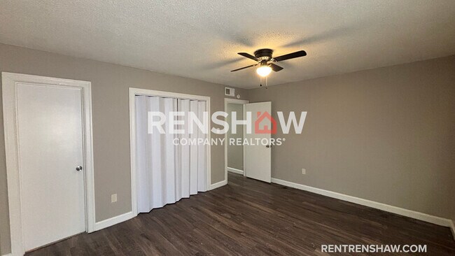 Building Photo - 3247 13 Colony Mall