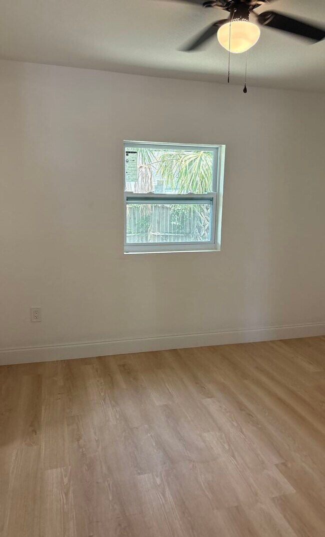 Foto del edificio - 4605 N Hubert Ave