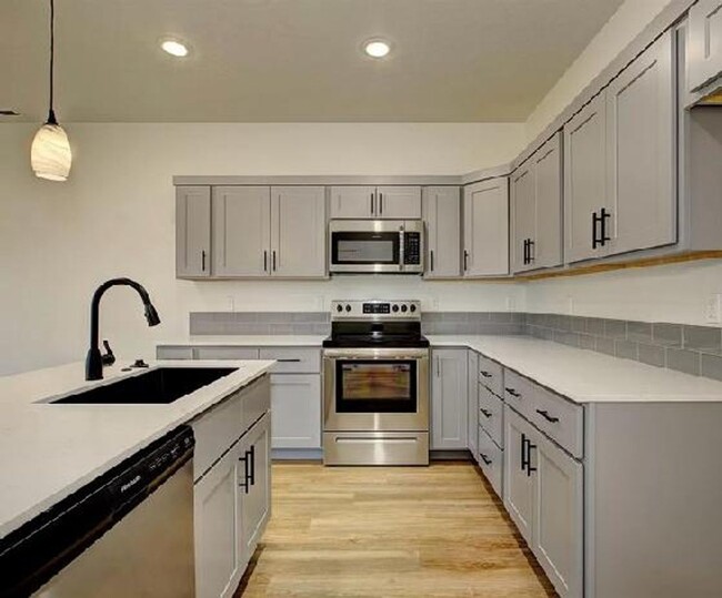 Foto del edificio - New home for Rent! Great Location.