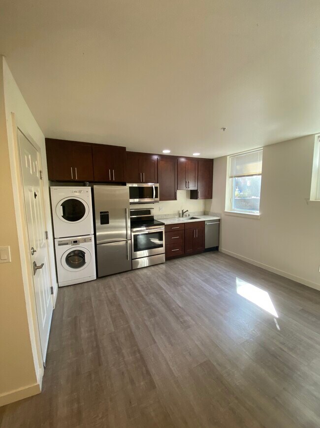 Building Photo - 616 N 48th St