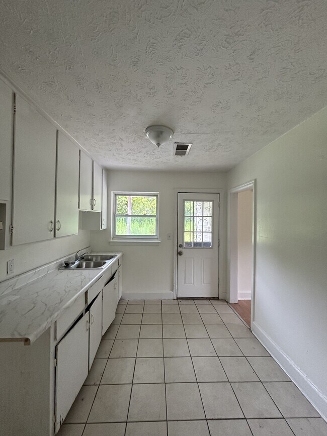 Building Photo - 763 Belvedere Dr