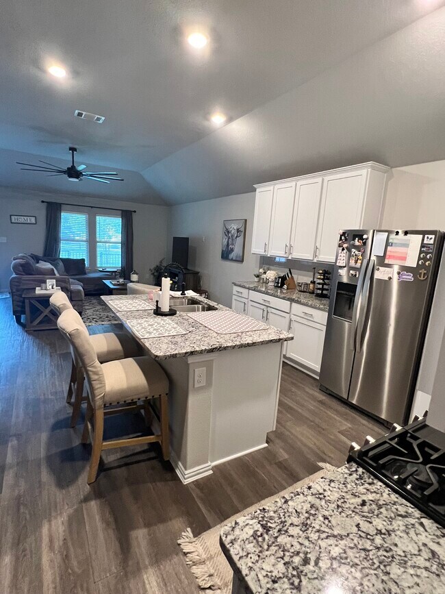 Building Photo - 145 Rains