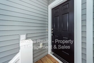 Building Photo - 211 Winding River Dr Building Photo - 211 Winding River Dr