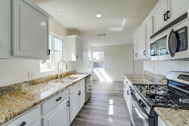 Foto del edificio - 3663-3673 Budd Street