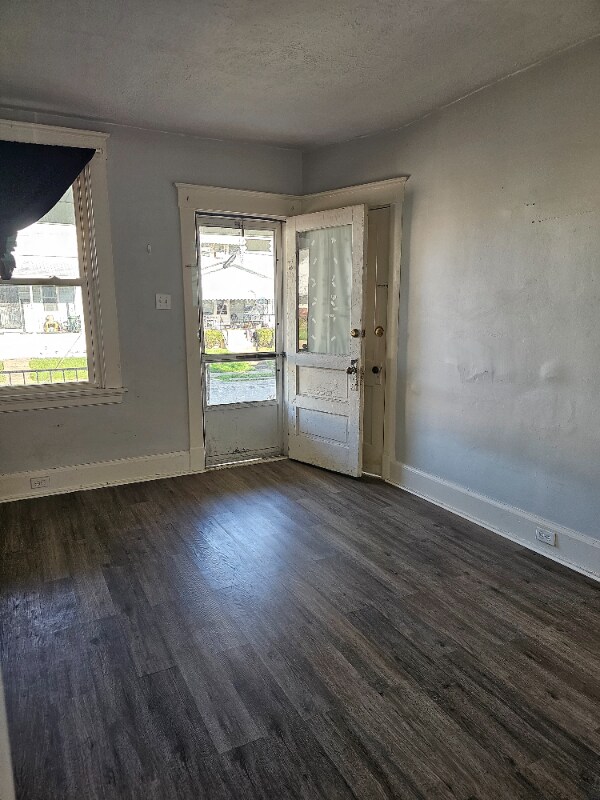 Foto del edificio - 5257 Rolston Ave