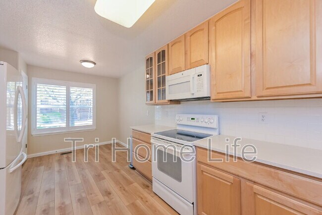 Building Photo - 22137 E Irish Dr