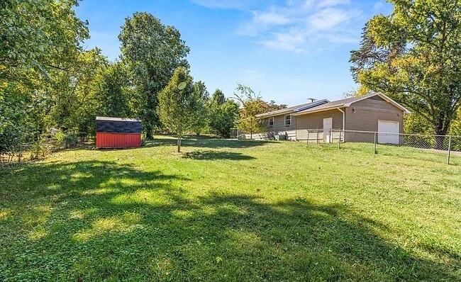 Photo - 1700 S Hills Dr House