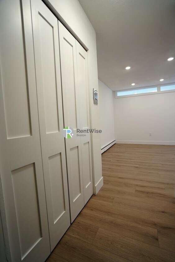 Foto principal - 745 E 6th St