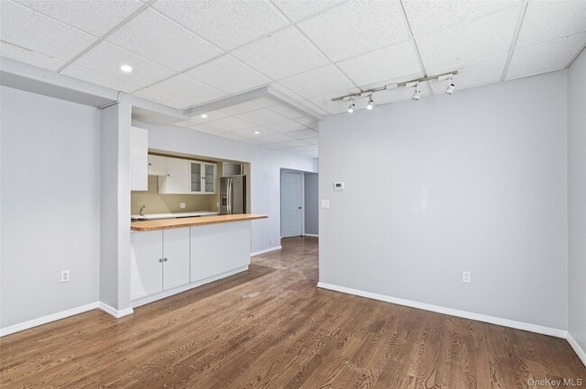 Building Photo - 248 Depew Ave