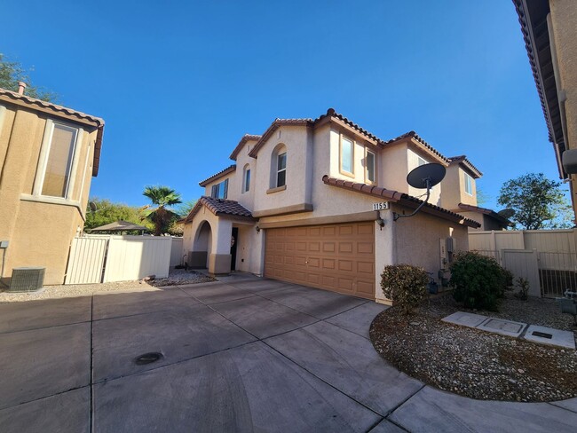 Foto del edificio - 2 Story Home With Vinyl Plank Throughout