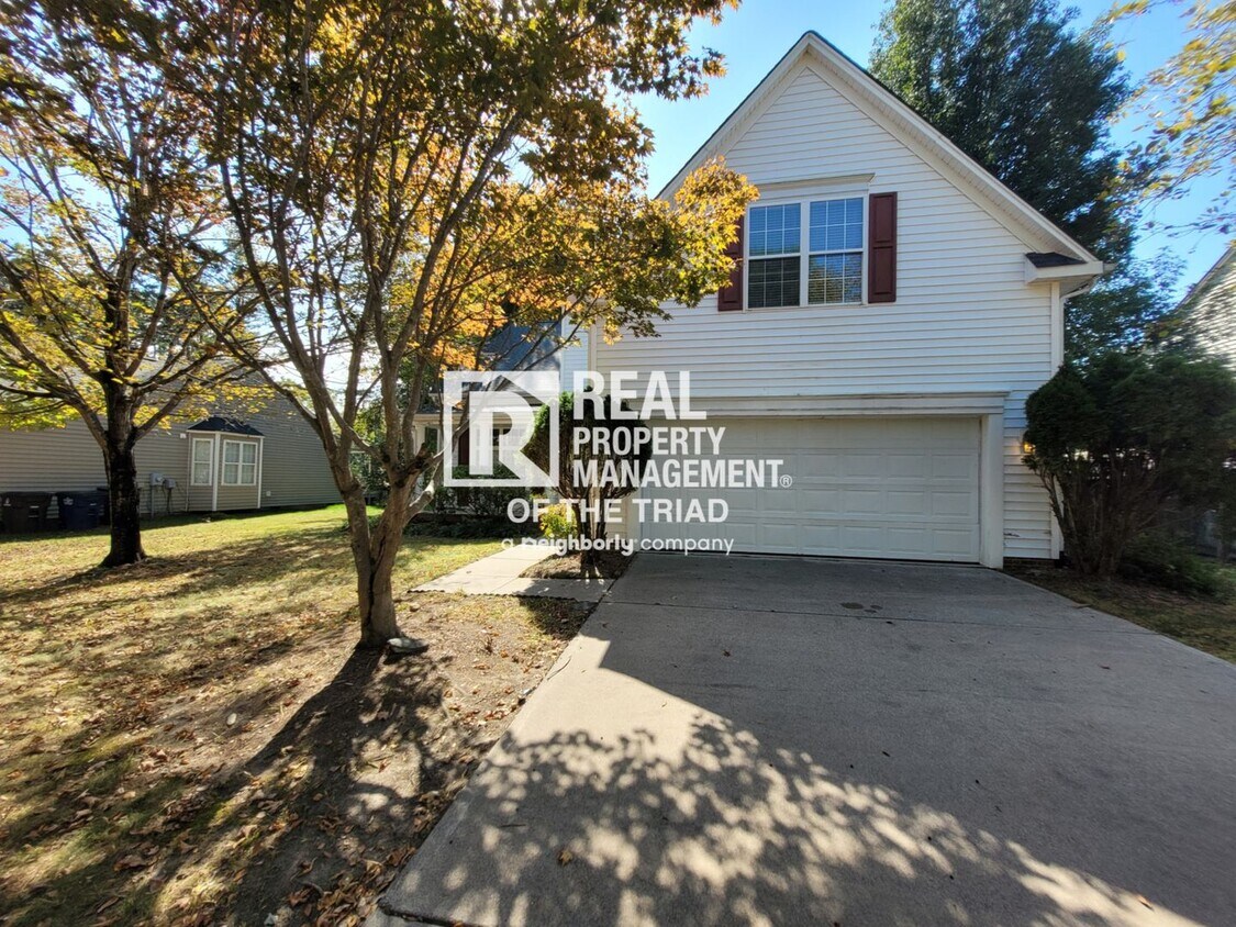 Foto principal - Spacious 3 Bedroom home off Jonestown Rd!!