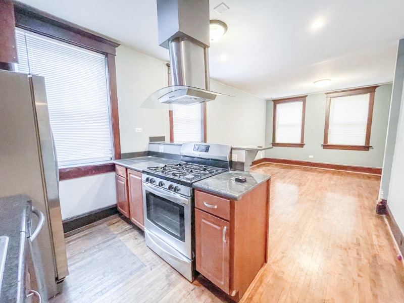 Photo - 2825 N Francisco Ave (Chicago, IL)