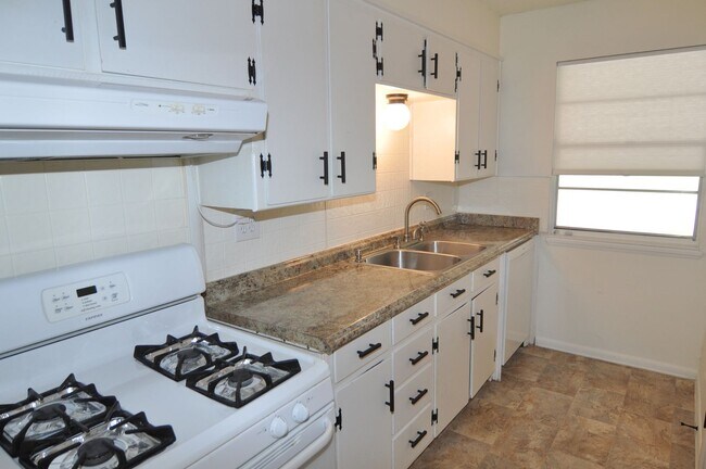 Building Photo - 6304 Dream Ln