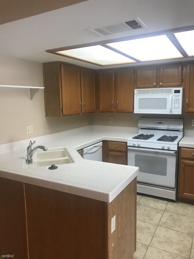 Foto principal - 3 br, 2.5 bath House - 2821 Autumn Haze Lane