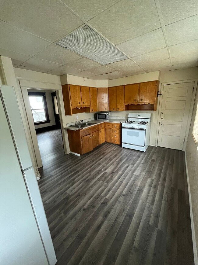 Building Photo - 3 br, 1 bath House - 606 N 9th Street