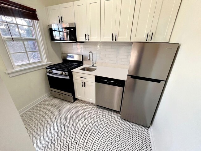 Building Photo - 623 Park Pl