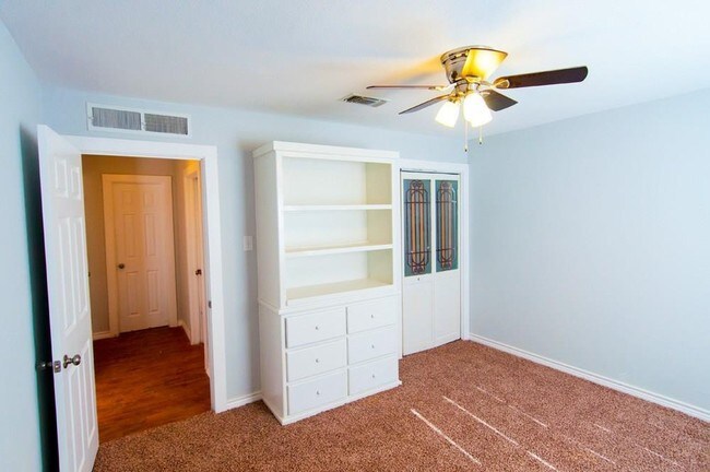 Foto del edificio - 4436 Fletcher Ave