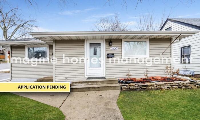 Primary Photo - Charming 3 Bedroom Duplex Unit in Robbinsdale